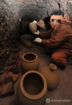 굴 안에 들어가는 제주옹기