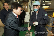 이채필 고용장관, 현장 근로자와 간담회