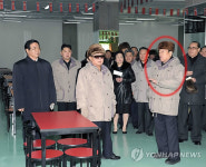 `김정일 금고지기 전일춘 5개월만에 등장