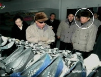 `김정일 금고지기 전일춘 5개월만에 등장