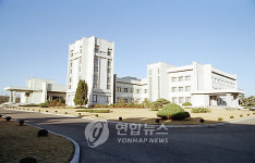 北 방북조문단 극진예우..숙소 백화원초대소(종합)