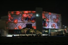 롯데몰 김포공항점 건물 벽에 뉴미디어 아트