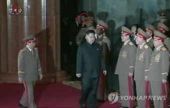 영결식에 등장한 세련미 여성…김정은 부인?