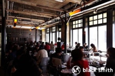 블랙스미스, 차별화 전략으로 외식시장 선도