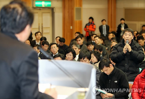 김민석 총리, 농민단체와 첫 면담...농업4법 보장 요구에 귀 기울여