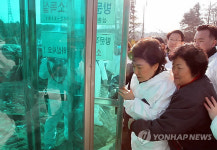 축산농가 찾은 한나라당 박근혜 비대위원장