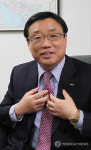 중소기업 수출 지원 전력 복안 설명하는 오영호 사장