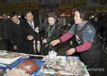 유영숙 환경부장관 관고전통시장 방문