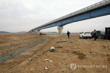 상주보 하류 둑에서 누수..시공사 보수(종합)