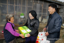 <카메라뉴스> 무주우체국, 설맞이 나눔행사