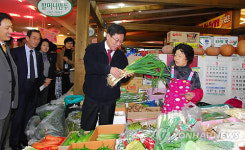 지식경제부 윤상직 차관 원주 남부시장 방문