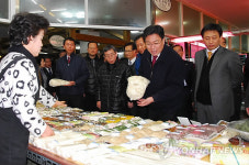 지식경제부 윤상직 차관 원주 남부시장 방문
