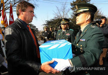 美 6ㆍ25전사자 유해 62년만에 고국으로