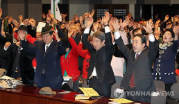 만세삼창하는 정운찬 동반성장위원장