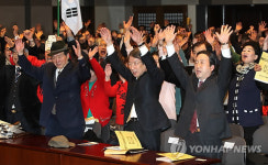 만세삼창하는 정운찬 동반성장위원장