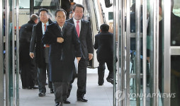 개성공단 방문하는 국회의원들