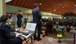 대전 중학교 졸업식에 경찰이 축하공연