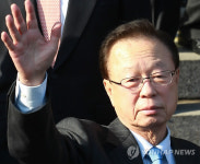 손 흔드는 박희태