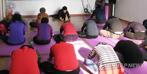 <카메라뉴스> 농부증 예방은 요가로