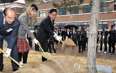 다솜학교 개교식 참석한 김총리