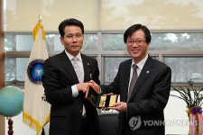 대학발전기금으로 1억원대 금괴 기부