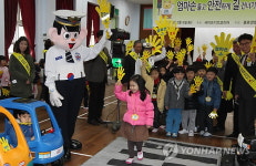 건널목은 이렇게 건너세요