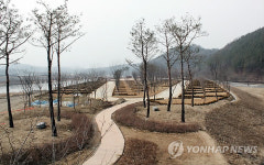 금산 금강변에 조성된 오토캠핑장