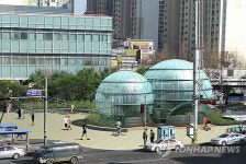 안양역에 유리공 모양 자전거 보관소 설치