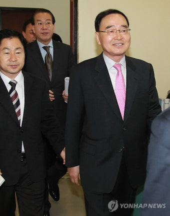 비대위 참석한 정홍원