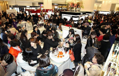 수 많은 인파가 몰려든 롯데백화점 평촌점