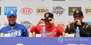 '김병현이 우릴 웃기네'