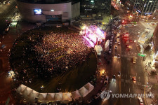 서울광장서 열린 개념찬 콘서트 바람