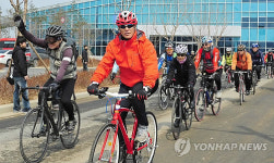 최광식 장관  아라 자전거길 사전 체험