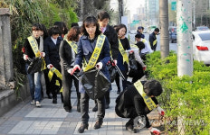 양천우체국 집배원들, 주민 위해 거리 청소