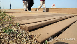 속초해변 시설물 관리 엉망..관광지 이미지 훼손