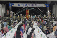 어버이날 앞두고 안성 삼죽면 어르신 400명 경로잔치