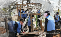 평택해경, 가정의달 맞아 복지시설서 구슬땀