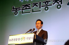 李대통령, 농진청 50주년 기념식 참석