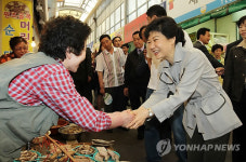 박근혜 새누리 비대위원장 인천용현시장 방문