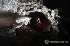 거문오름용암동굴계 웃산전굴의 용암선반