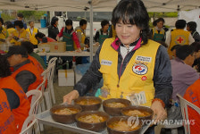 따뜻한 국밥 한 그릇에 사랑을 담아