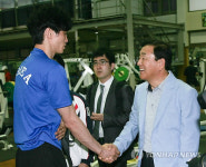 태릉 선수촌 방문한 이재오 의원