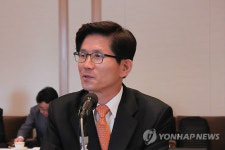 김문수 개헌 노래 부르는 것 바람직하지 않아