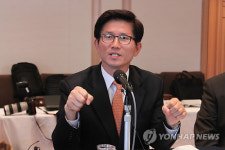 김문수 개헌 노래 부르는 것 바람직하지 않아