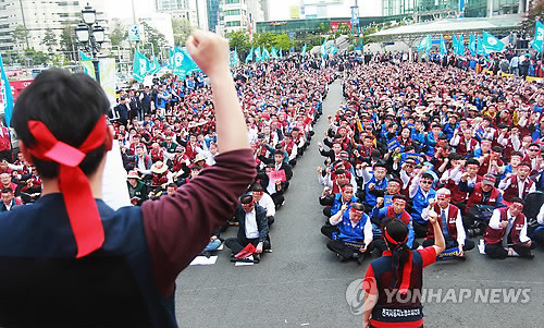버스 노조 파업, 22개 지역 동시 총파업 예고: 4만 4000여대 버스 멈출 위기