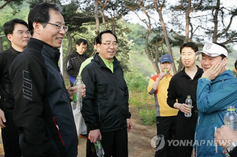 아침 산책하는 경찰지휘부
