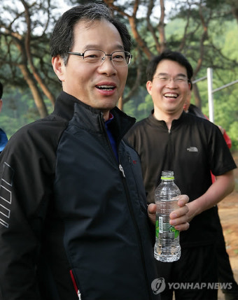 아침 산책하는 경찰지휘부