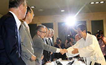 강기갑 비대위원장 사회원로에게 인사