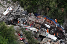 알바니아서 버스 굴러 대학생 11명 사망