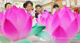 <카메라뉴스> 연등 만들며 부처님 자비 느껴요